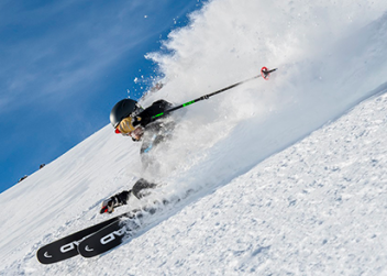 Чем отличаются горные лыжи?
Чем плохи спортивные, трассовые лыжи? Почему не стоит брать лыжи в прокате? 
