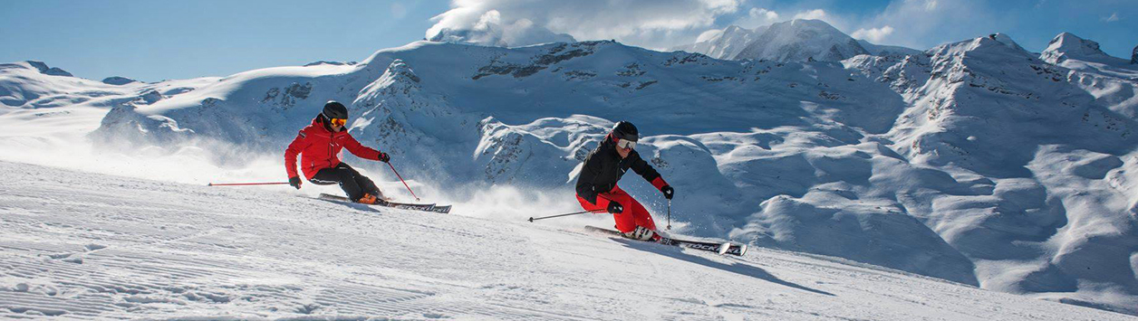 Чем отличаются горные лыжи?
Чем плохи спортивные, трассовые лыжи? Почему не стоит брать лыжи в прокате? 
